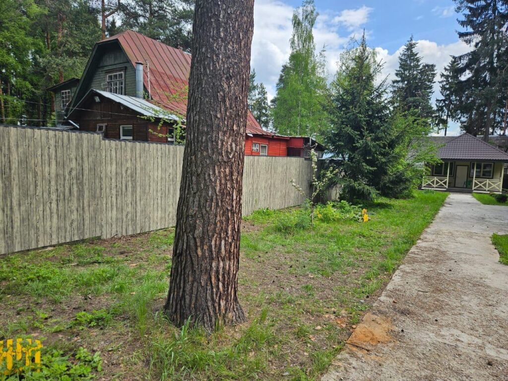 Забор из профнастила под дерево “светлый дуб” в г. Раменское